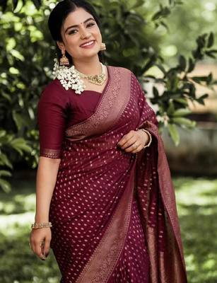 Maroon silk blend banarasi saree with unstitched blouse piece 5