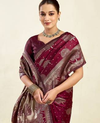 Maroon silk blend banarasi saree with unstitched blouse piece 4
