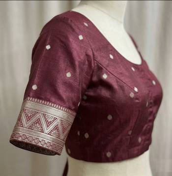 Maroon silk blend banarasi saree with unstitched blouse piece 5