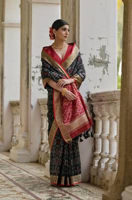 black soft silk pochampally ikat saree 3