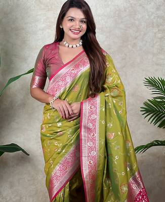 green banarasi silk saree with zari meenakari work 4