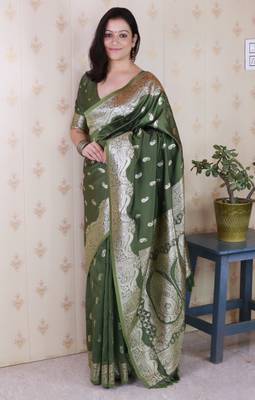 Green banarasi silk zari woven saree with matching blouse piece 2