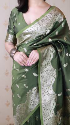 Green banarasi silk zari woven saree with matching blouse piece 4