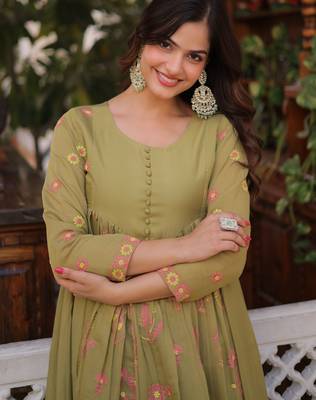 Mehendi women mal chanderi embroidered kurti with roman silk pant set 3