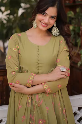 Mehendi women mal chanderi embroidered kurti with roman silk pant set