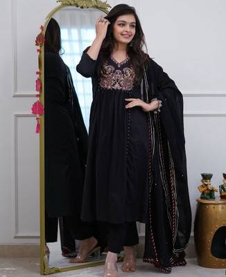 Black v-neck ethnic embroidered indian salwar kameez kurti pant dupatta set for women 2