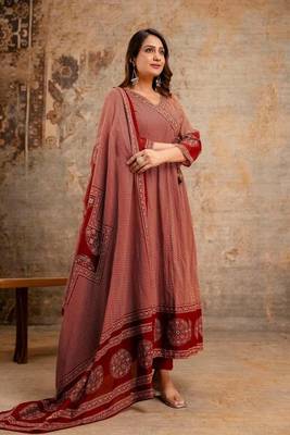 Red chevron printed anarkali kurta set 3