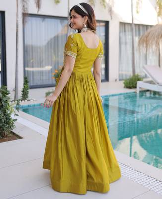Mehendi women ho fabric sequins & zari embroidered gown with pipe beads work 2