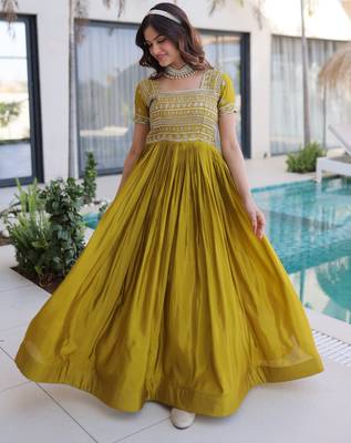 Mehendi women ho fabric sequins & zari embroidered gown with pipe beads work 3