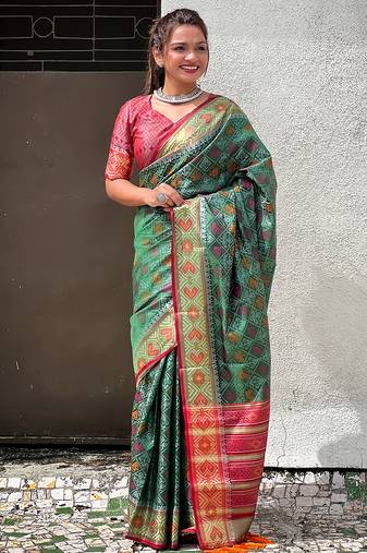 Green patola silk lagdi pallu zari weaving saree with contrast blouse piece