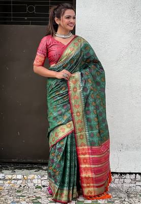 green patola silk zari weaving saree with lagdi pallu 2