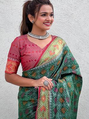 green patola silk zari weaving saree with lagdi pallu 5