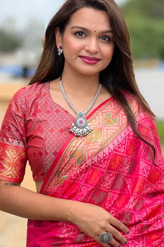 pink patola silk zari weaving saree with lagdi pallu