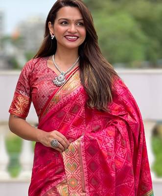 pink patola silk zari weaving saree with lagdi pallu 5