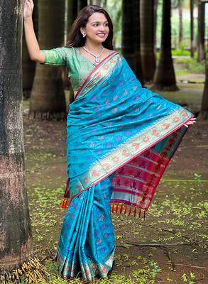 blue patola silk zari weaving saree with lagdi pallu 2
