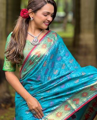 blue patola silk zari weaving saree with lagdi pallu 4