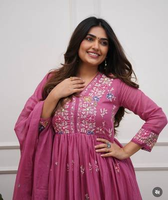 Pink beautiful embroidered kurti pant dupatta set for women 4