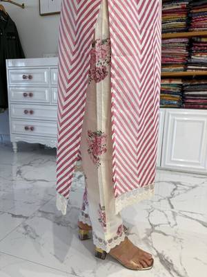 Beautiful red cotton kurta set with blue floral strippedroidery 4