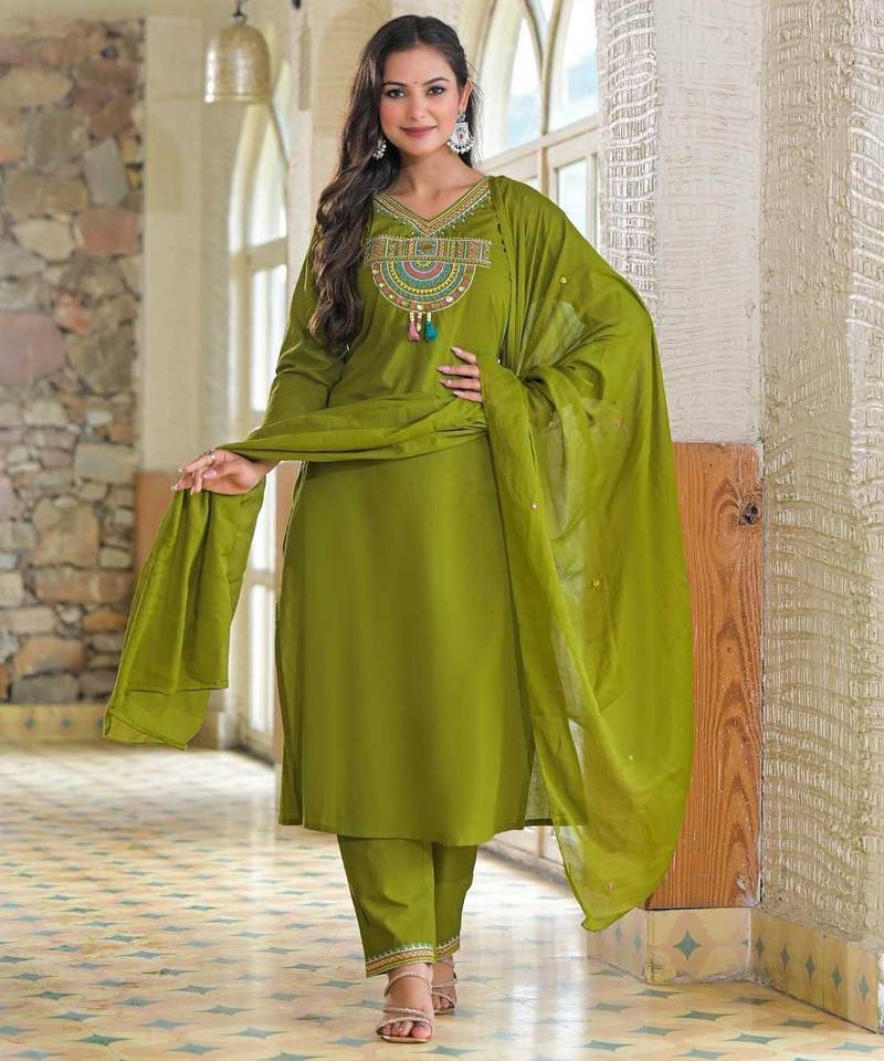 Ethnic green cotton jaipuri embroidery kurta set