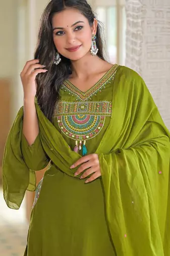 Ethnic green cotton jaipuri embroidery kurta set