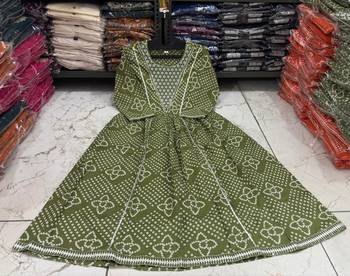 Green cotton embroidered bandni pattern 3-piece anarkali suit set 4