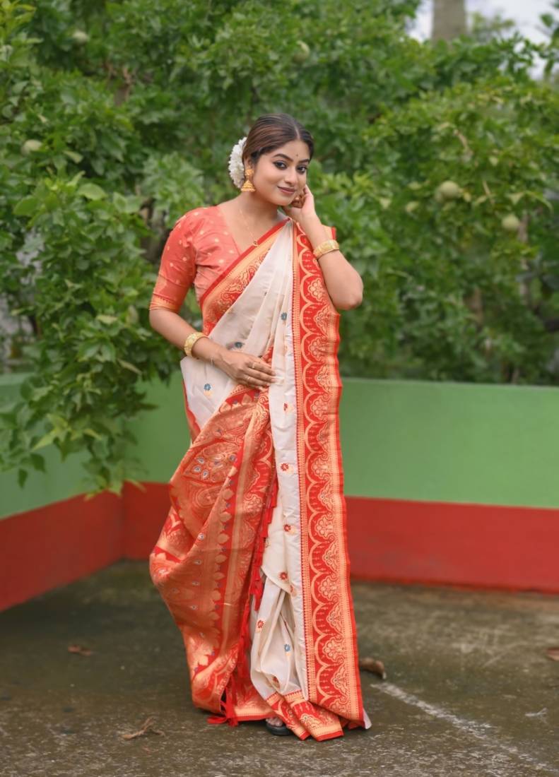 Cream soft silk meenakari zari weaving saree with contrast blouse piece