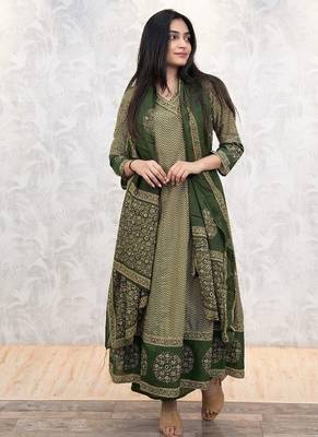 Green chevron printed anarkali kurta set 3