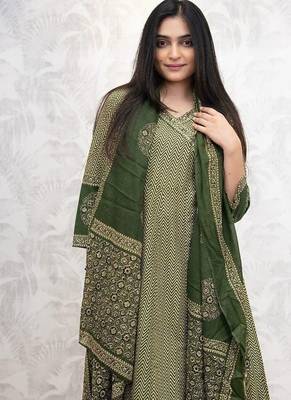 Green chevron printed anarkali kurta set 4