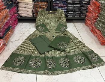Green chevron printed anarkali kurta set 5