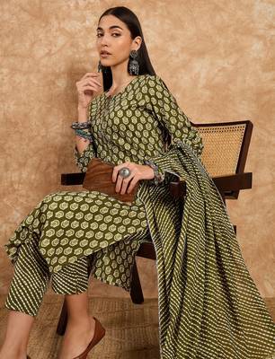 Green floral print cotton straight kurta pant with dupatta set 4