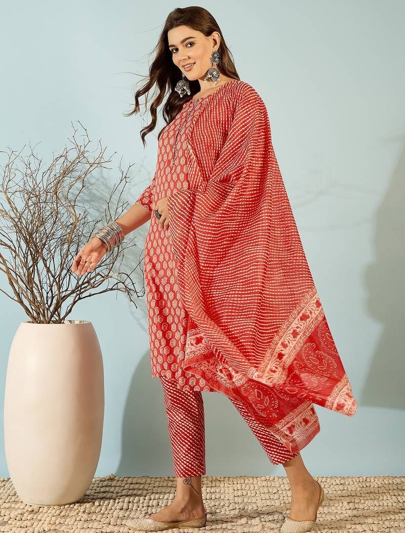 Red floral print cotton straight kurta pant with dupatta se