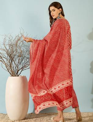 Red floral print cotton straight kurta pant with dupatta se 2