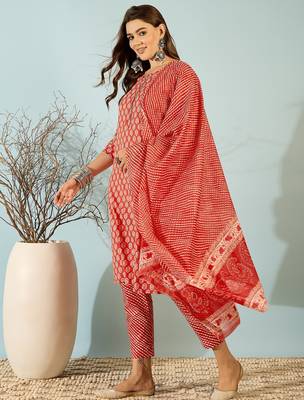 Red floral print cotton straight kurta pant with dupatta se 3