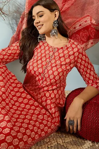 Red floral print cotton straight kurta pant with dupatta se