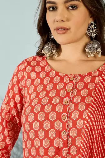 Red floral print cotton straight kurta pant with dupatta se