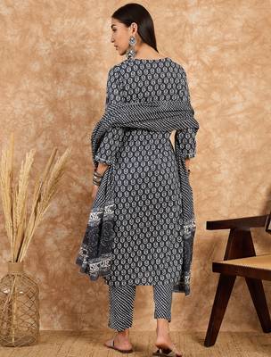 Grey floral print cotton straight kurta pant with dupatta set 2