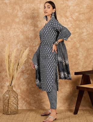 Grey floral print cotton straight kurta pant with dupatta set 3