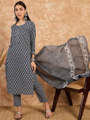 Grey floral print cotton straight kurta pant with dupatta set 4