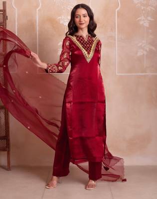 Maroon organza handwork kurta set 4