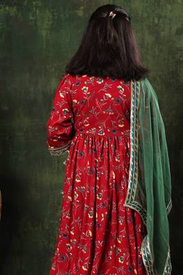 red floral cotton anarkali kurta set with dupatta 3