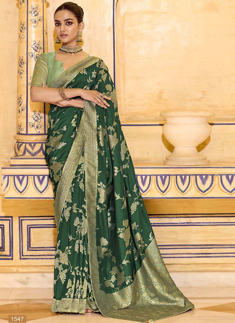 Green crepe silk saree, beautifully crafted with rich zari weaving