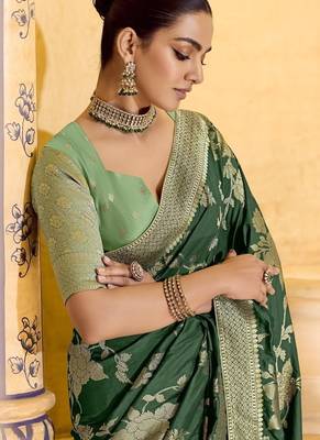 green crepe silk saree with rich zari weaving 2