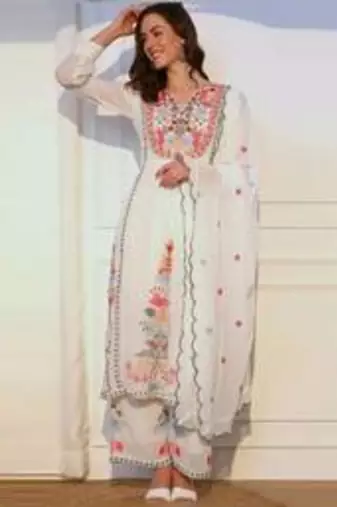 White floral embroidered kurta set with duppata and palazzo pant
