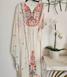 White floral embroidered kurta set with duppata and palazzo pant 2