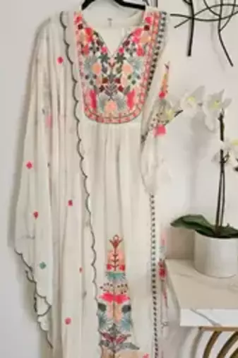 White floral embroidered kurta set with duppata and palazzo pant