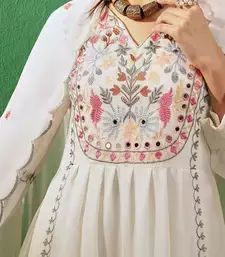 White floral embroidered kurta set with duppata and palazzo pant 5