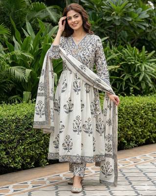 grey and off white pure cotton anarkali gathered or pleated kurta set 5