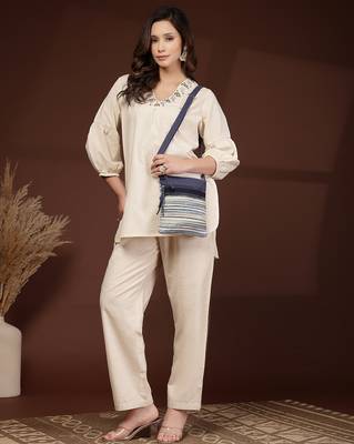 blue acrylic sling bag with striped pattern 8