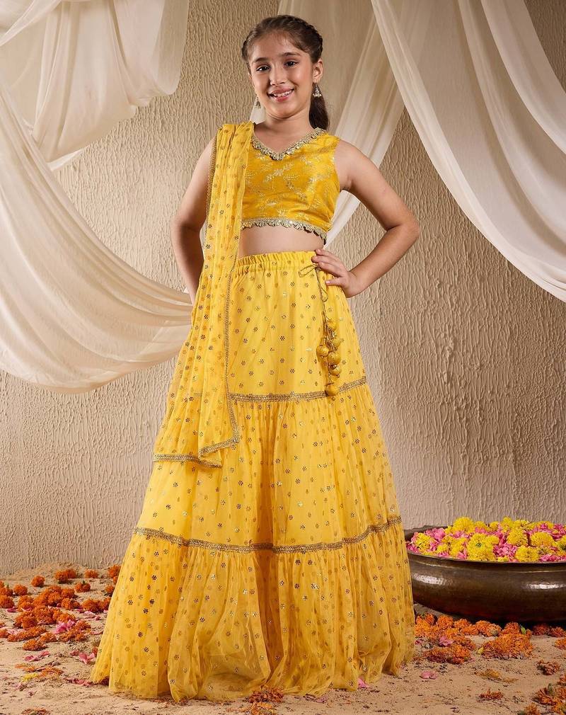 girls silk blend sleeveless v neck neck lehenga choli set with dupatta for girls (l-yellowmukaishwork)