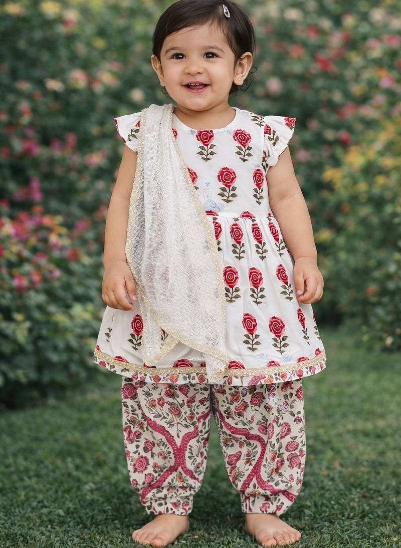 baby girls floral kurta set with dupatta (ing-whitebooti)